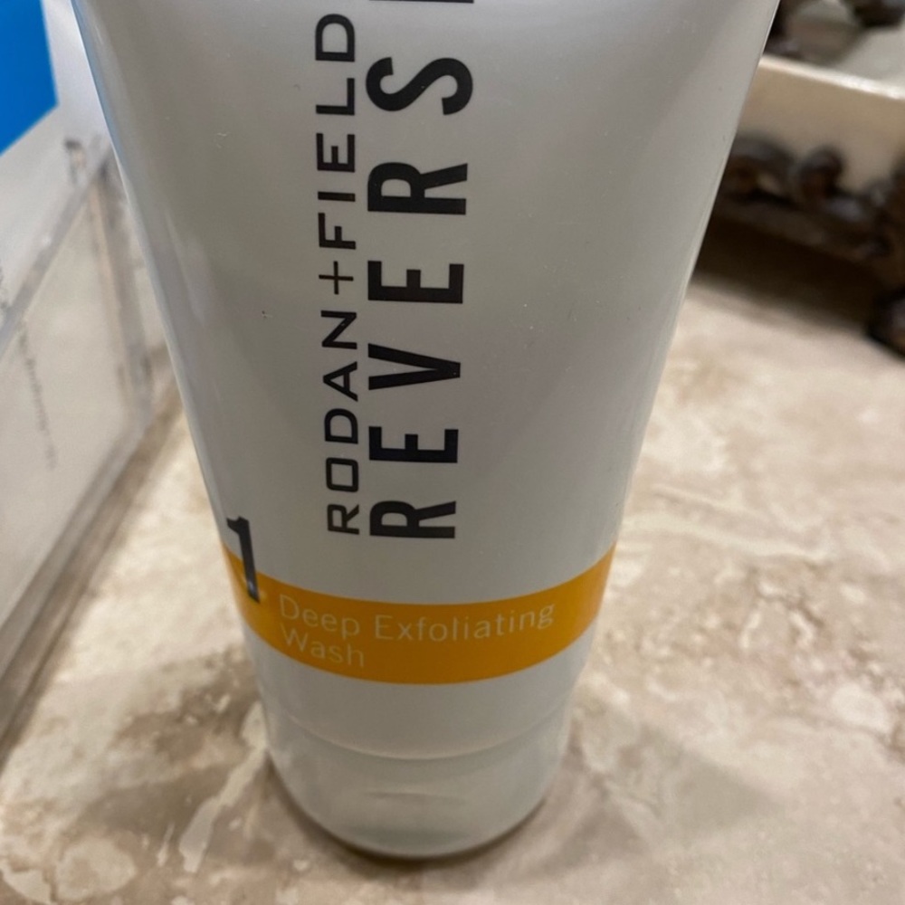 Rodan & fields reverse deep exfoliating wash new